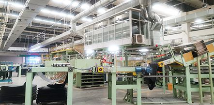 After two technical renovations and the development of wide base tires in 2009 and 2012, Huaguan Tire has achieved an annual tire production capacity of 2 million sets.